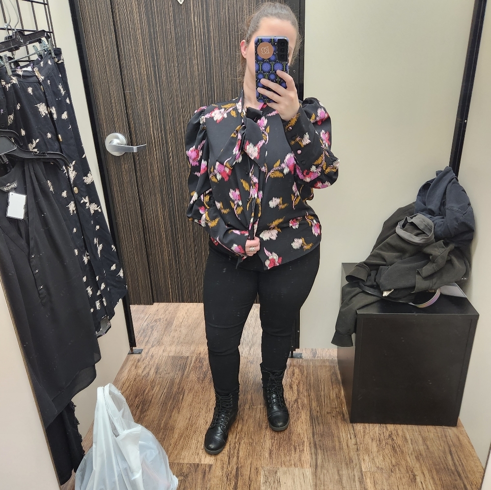Abstract tie top